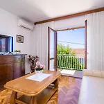 Stella - Three-bedroom With Balcony And Terrace Apartman *