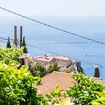 Stella - Three-bedroom With Balcony And Terrace