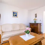 Stella - Three-bedroom With Balcony And Terrace Apartament