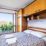 Stella - Three-bedroom With Balcony And Terrace Apartament