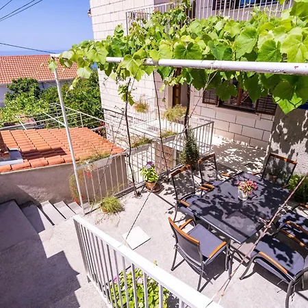 Stella - Three-bedroom With Balcony And Terrace Apartment