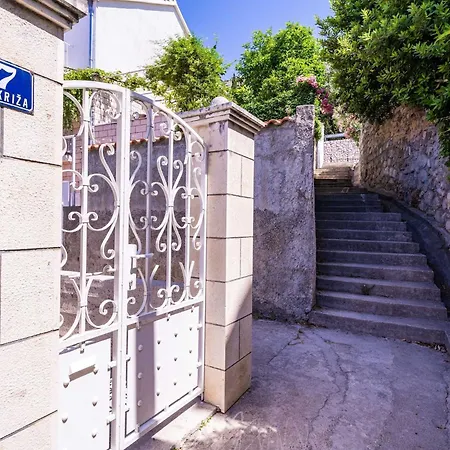 Stella - Three-bedroom With Balcony And Terrace Apartment
