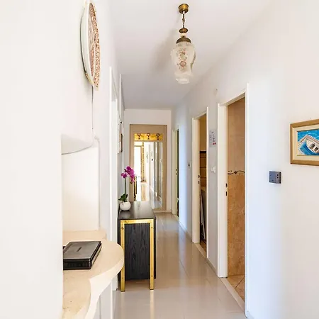 Stella - Three-bedroom With Balcony And Terrace شقة *