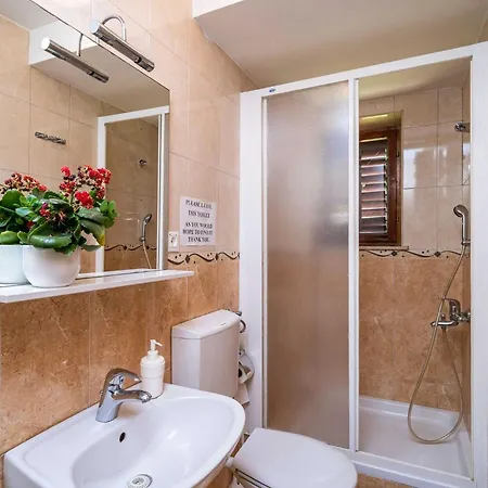 Stella - Three-bedroom With Balcony And Terrace شقة *