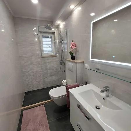 Stella - Three-bedroom With Balcony And Terrace Apartman