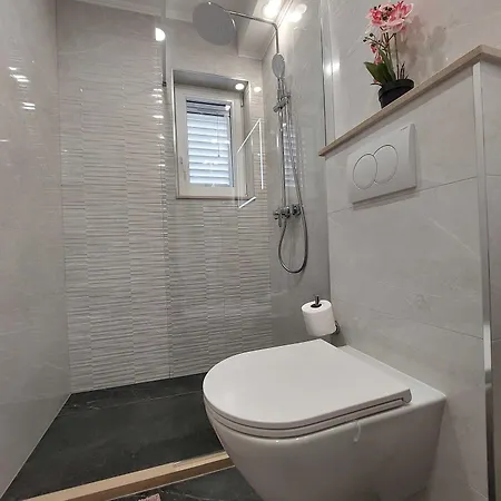 Stella - Three-bedroom With Balcony And Terrace *