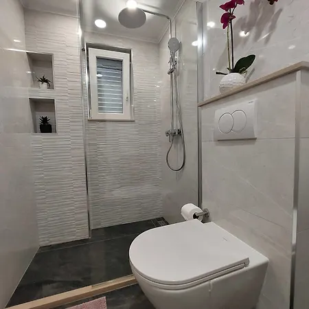 Stella - Three-bedroom With Balcony And Terrace *