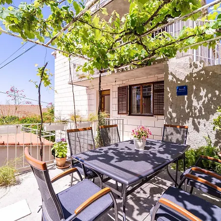 Stella - Three-bedroom With Balcony And Terrace