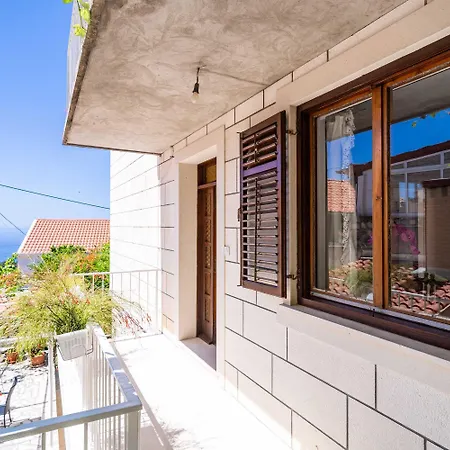 Stella - Three-bedroom With Balcony And Terrace