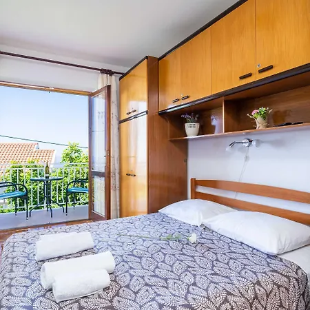 Stella - Three-bedroom With Balcony And Terrace شقة