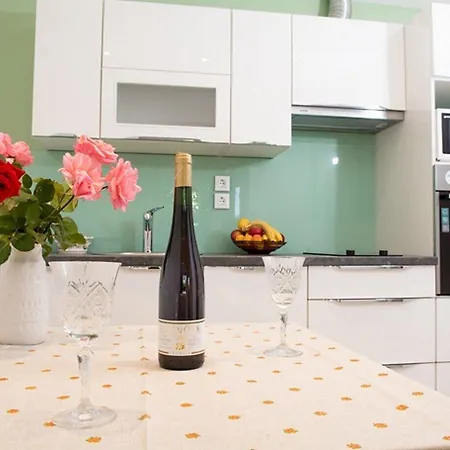 Apartman Stella - Three-bedroom With Balcony And Terrace *