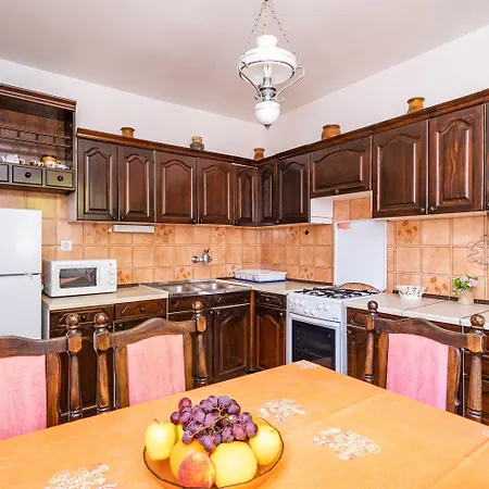Apartman Stella - Three-bedroom With Balcony And Terrace