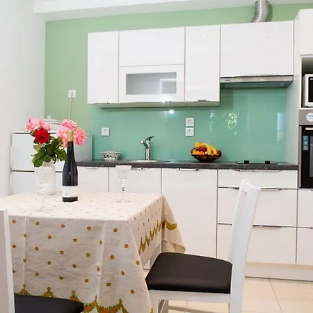 Apartman Stella - Three-bedroom With Balcony And Terrace *