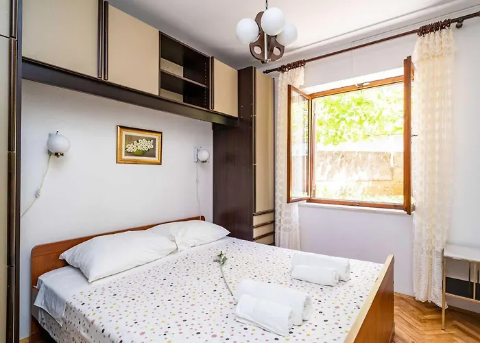 Stella - Three-bedroom With Balcony And Terrace *