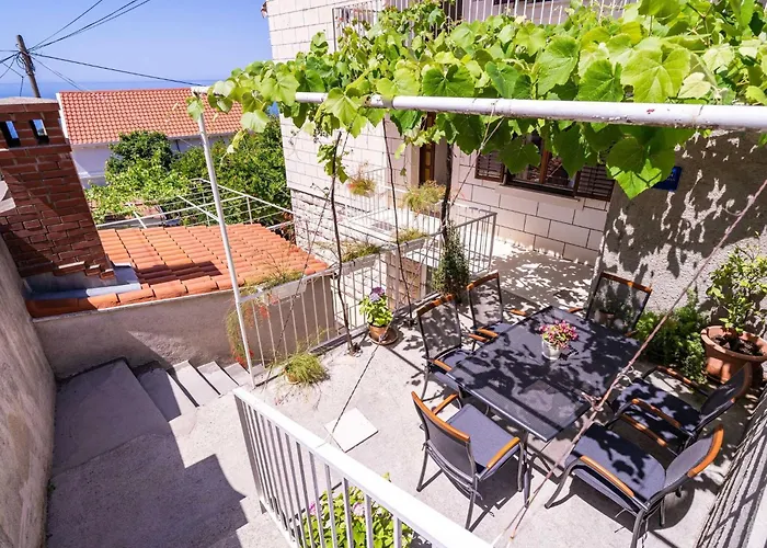 Stella - Three-bedroom With Balcony And Terrace Apartament