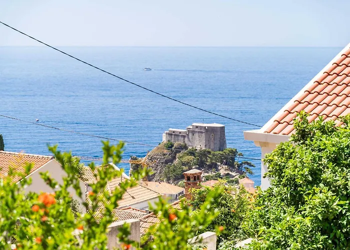 Stella - Three-bedroom With Balcony And Terrace