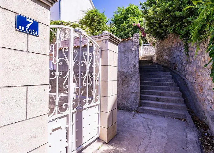 Stella - Three-bedroom With Balcony And Terrace Apartament