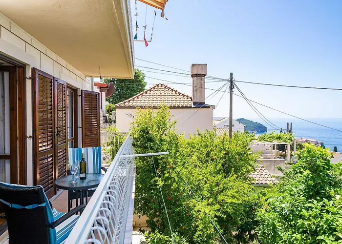 Stella - Three-bedroom With Balcony And Terrace *