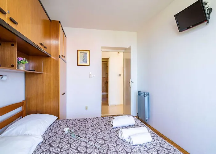 Stella - Three-bedroom With Balcony And Terrace *