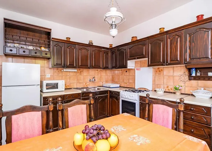 Stella - Three-bedroom With Balcony And Terrace