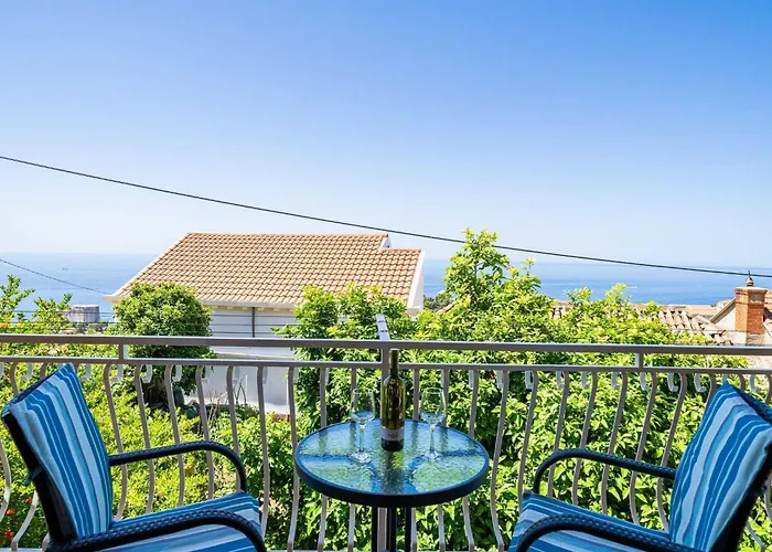 Stella - Three-bedroom With Balcony And Terrace *