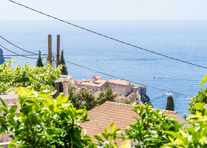 Stella - Three-bedroom With Balcony And Terrace