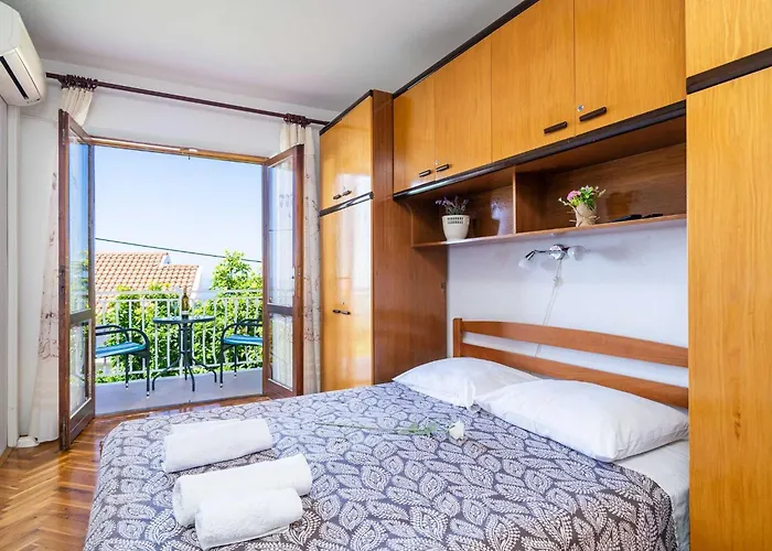 Stella - Three-bedroom With Balcony And Terrace Apartament