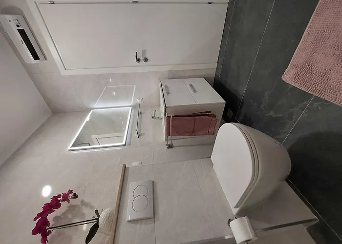 Stella - Three-bedroom With Balcony And Terrace *