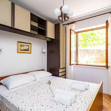 Stella - Three-bedroom With Balcony And Terrace *