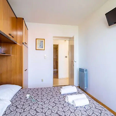 Stella - Three-bedroom With Balcony And Terrace *