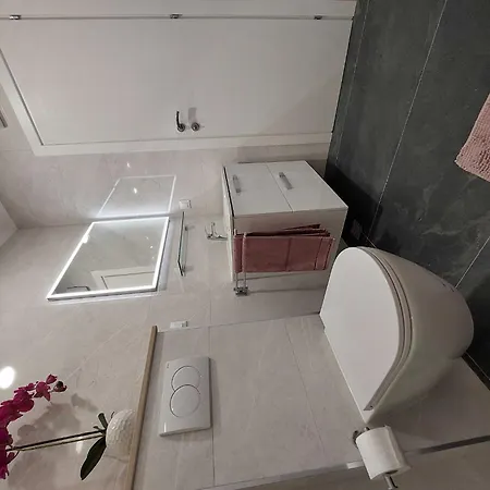 Stella - Three-bedroom With Balcony And Terrace *